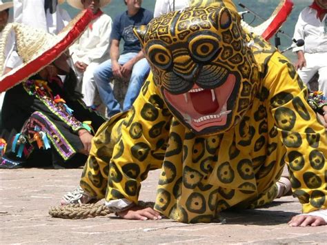 La Danza del Jaguar! Una Esplorazione Profonda di una Icona Maya Antica